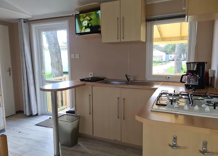 Mobil Climatisé, 2 Ch, 5 Pers, Wifi 30 Mn Du Grand Parc D'attraction Puy Dufou