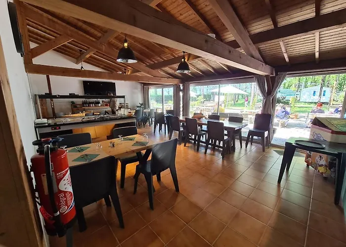 Mobil Climatisé, 2 Ch, 5 Pers, Wifi 30 Mn Du Grand Parc D'attraction Puy Dufou Appartement La Boissiere-de-Montaigu